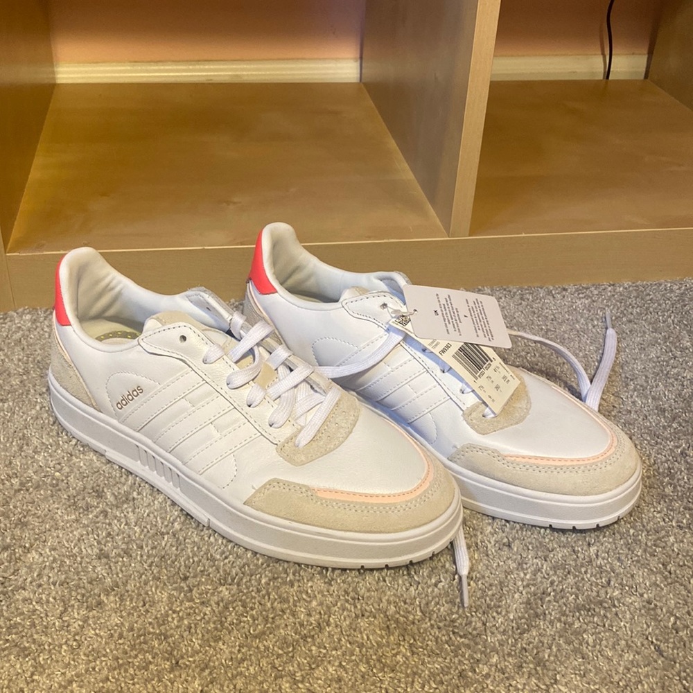 NEVER WORN Adidas Courtmaster